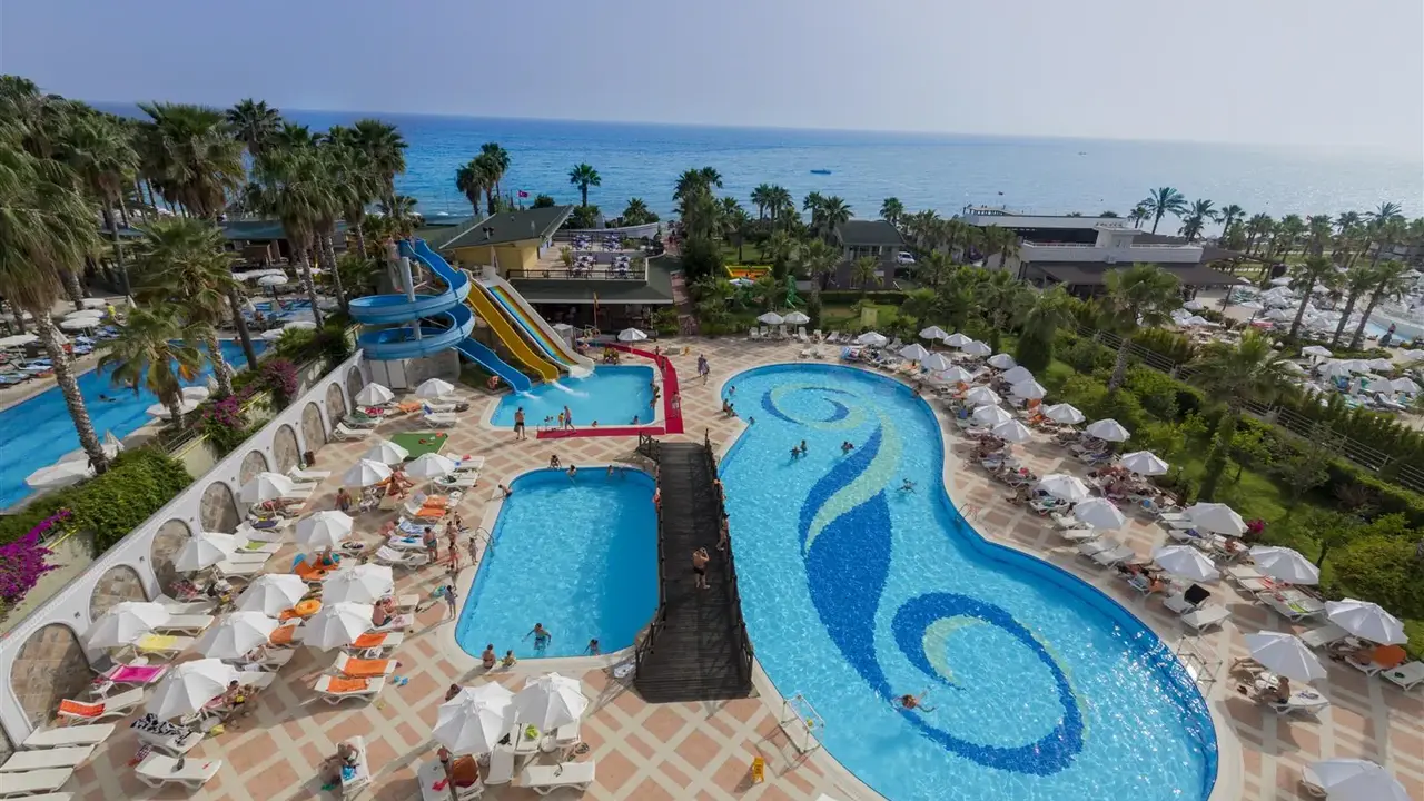 HOLIDAY GARDEN RESORT