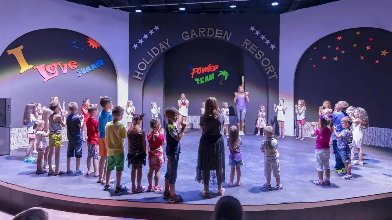 HOLIDAY GARDEN RESORT