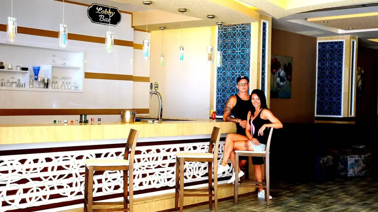 HOLIDAY GARDEN RESORT