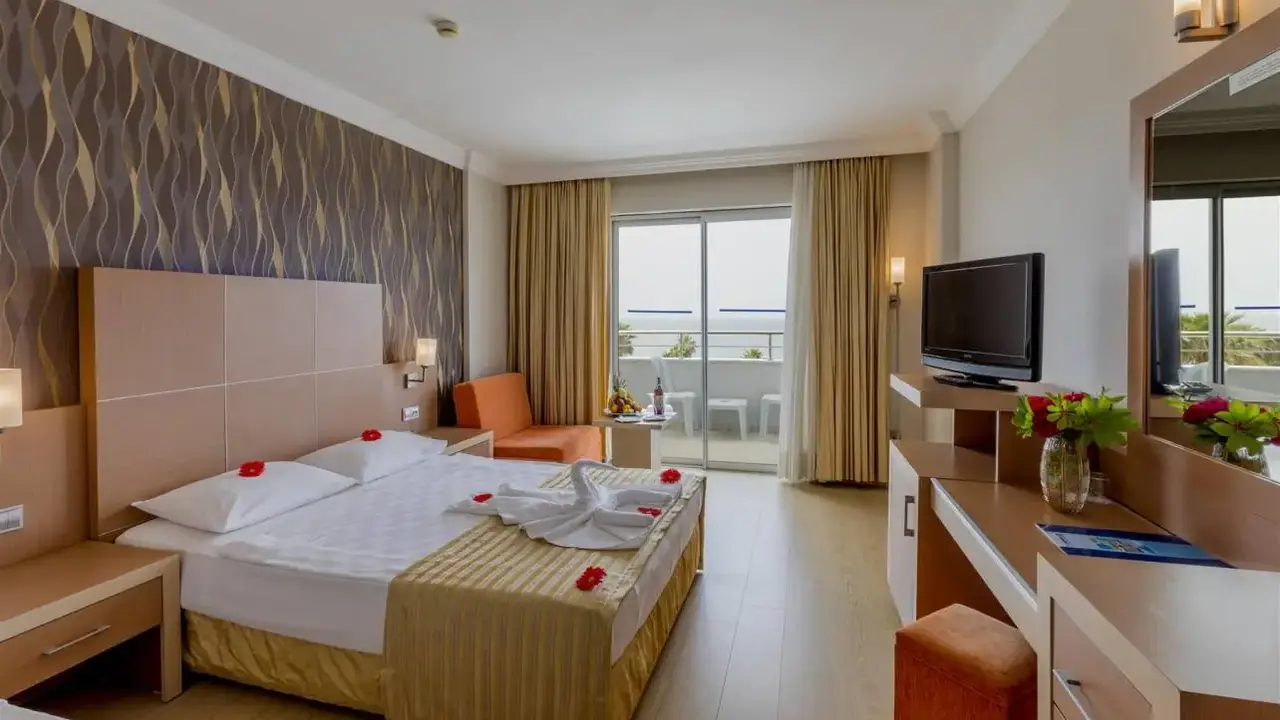 HOLIDAY GARDEN RESORT