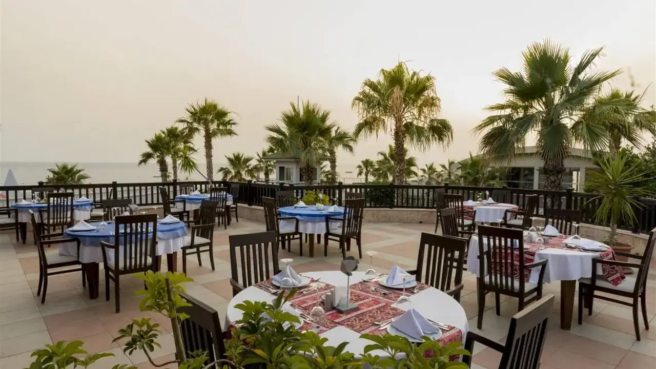 HOLIDAY GARDEN RESORT