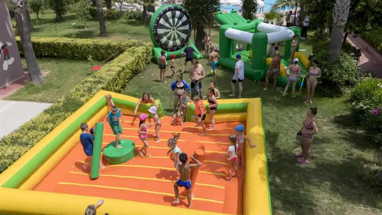 HOLIDAY GARDEN RESORT