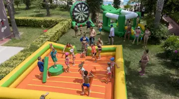 HOLIDAY GARDEN RESORT