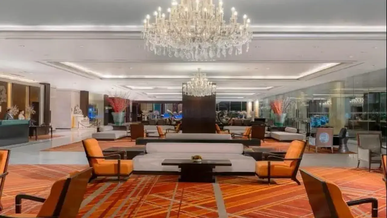 Holiday Inn Bangkok Silom