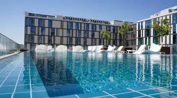 Holiday Inn Dubai Al-Maktoum Airport