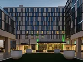 Holiday Inn Dubai Al-Maktoum Airport