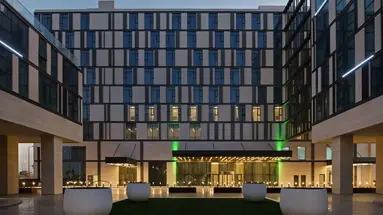 Holiday Inn Dubai Al-Maktoum Airport
