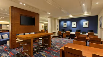 Holiday Inn Express and Suites Fisherman s Wharf
