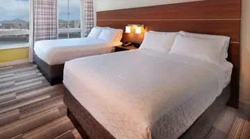 Holiday Inn Express and Suites Fisherman s Wharf