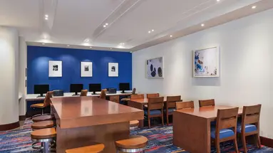 Holiday Inn Express and Suites Fisherman s Wharf