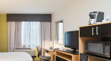 Holiday Inn Express Wall Street
