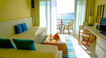 Holiday Inn Resort Kandooma Maldives
