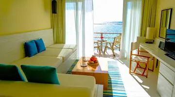 Holiday Inn Resort Kandooma Maldives