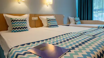 HOLIDAY PARK HOTEL