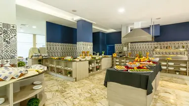 HOLIDAY PARK HOTEL