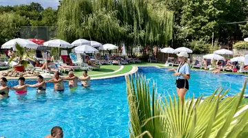 HOLIDAY PARK HOTEL