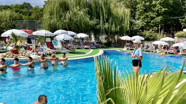HOLIDAY PARK HOTEL