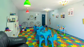 HOLIDAY PARK HOTEL