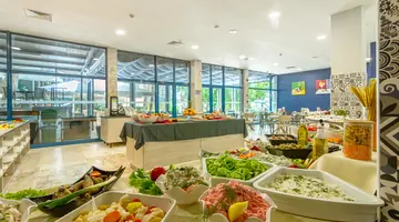 HOLIDAY PARK HOTEL