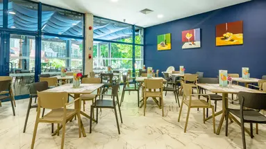 HOLIDAY PARK HOTEL