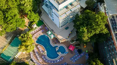 HOLIDAY PARK HOTEL