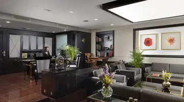 Holiday Suites