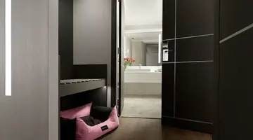 Holiday Suites