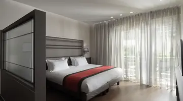 Holiday Suites