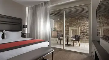 Holiday Suites