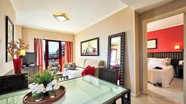 HOLIDAY WORLD VILLAGE HOTEL