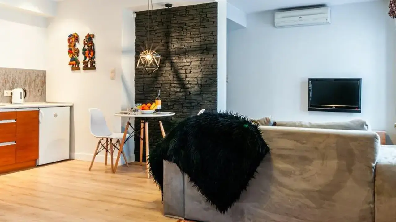 Home & Travel Apartments
