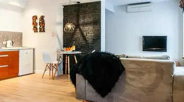 Home & Travel Apartments