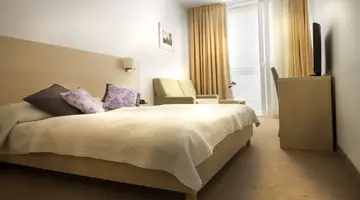 HOTEL ADRIA****