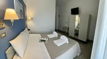 Hotel Alfa**