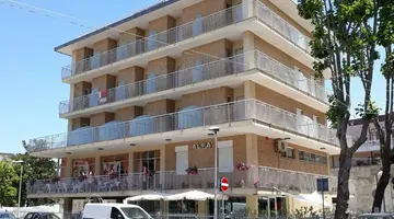 Hotel Alfa**