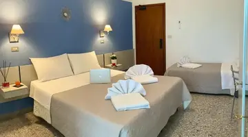 Hotel Alfa**
