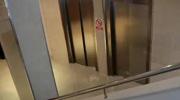 Hotel Alone