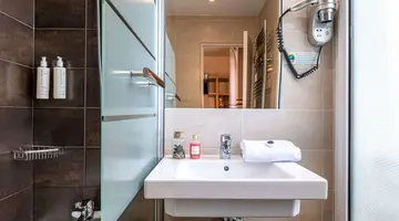 Hotel Ariane Montparnasse by Patrick Hayat