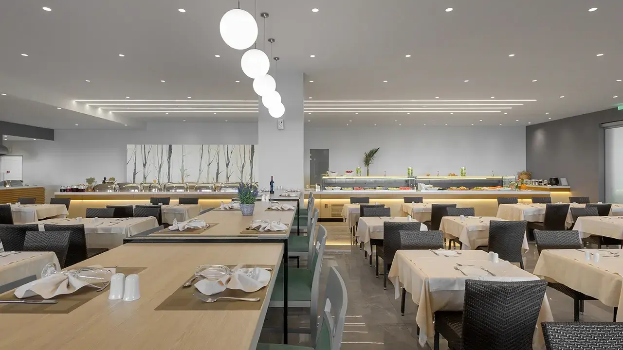 Hotel Avra Beach
