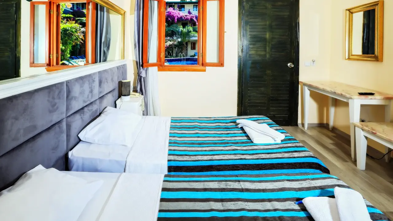 HOTEL BLEU NUIT