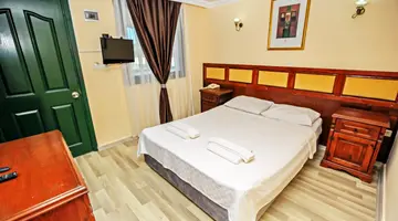 HOTEL BLEU NUIT