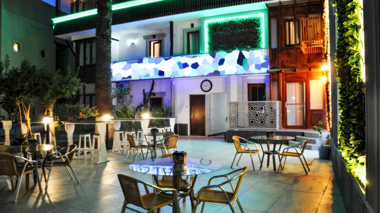 HOTEL BLEU NUIT