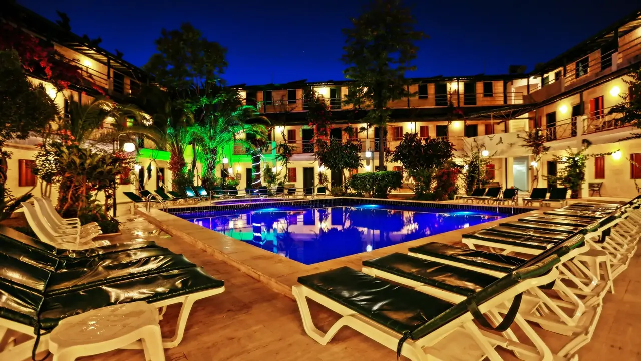 HOTEL BLEU NUIT