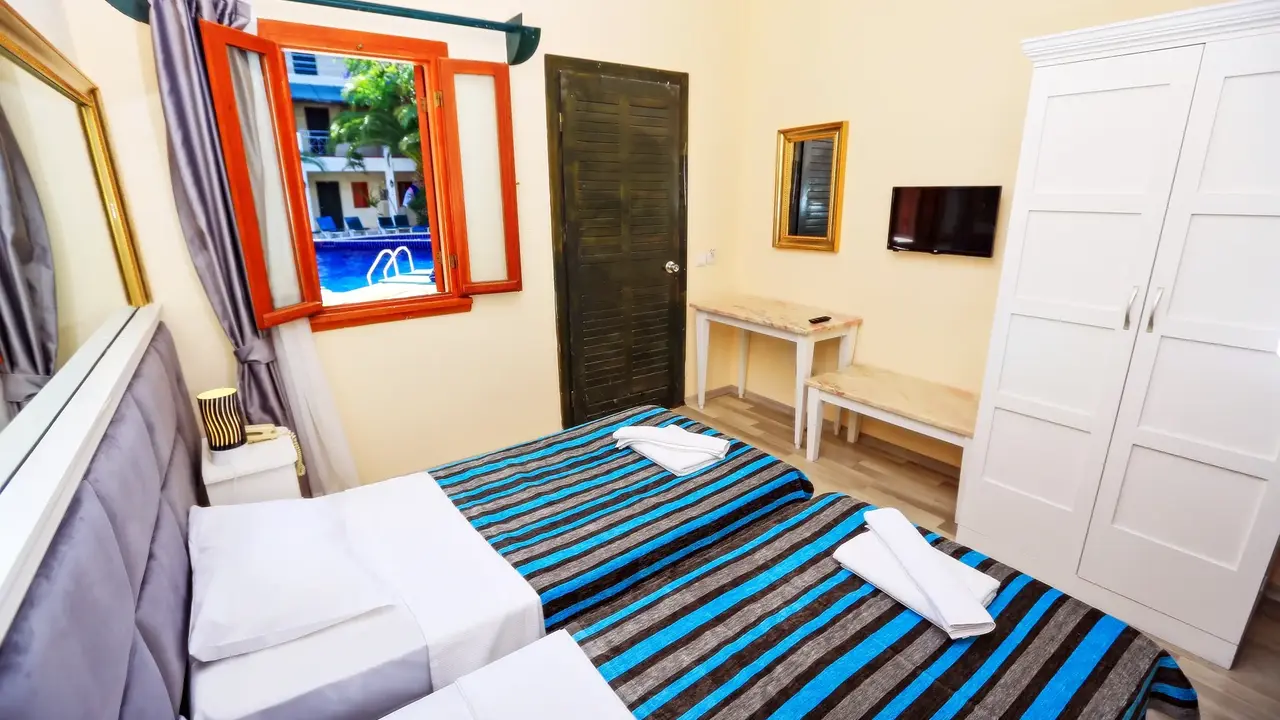 HOTEL BLEU NUIT