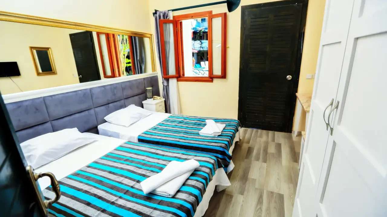 HOTEL BLEU NUIT