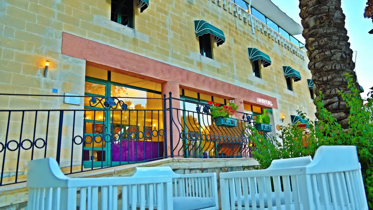 HOTEL BLEU NUIT