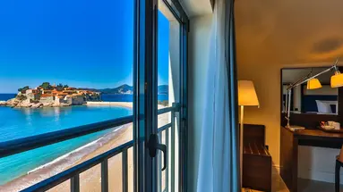 Hotel California by Aycon