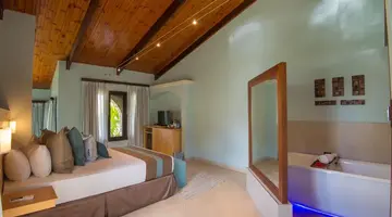 Hotel Coco De Mer & Black Parrot Suites