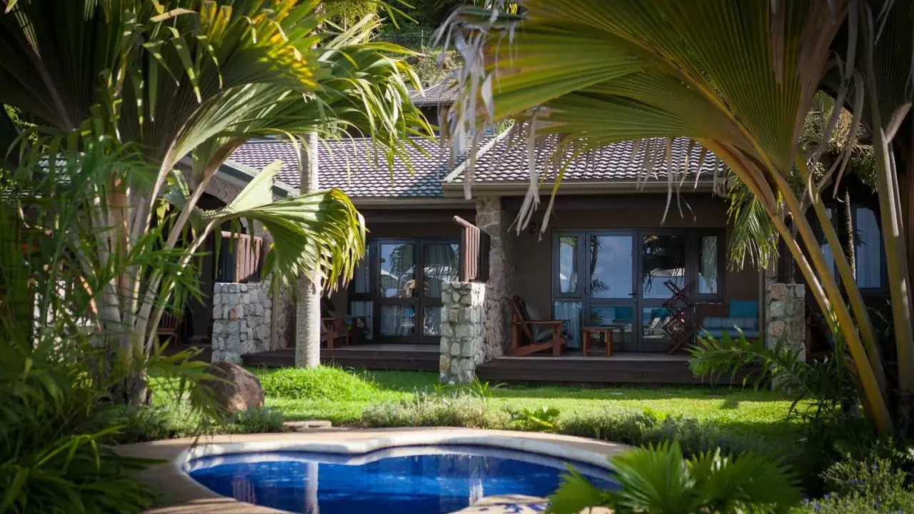 Hotel Coco De Mer & Black Parrot Suites