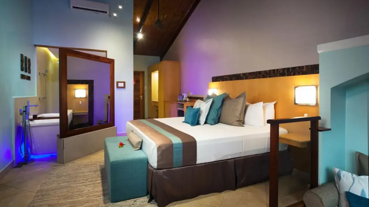 Hotel Coco De Mer & Black Parrot Suites